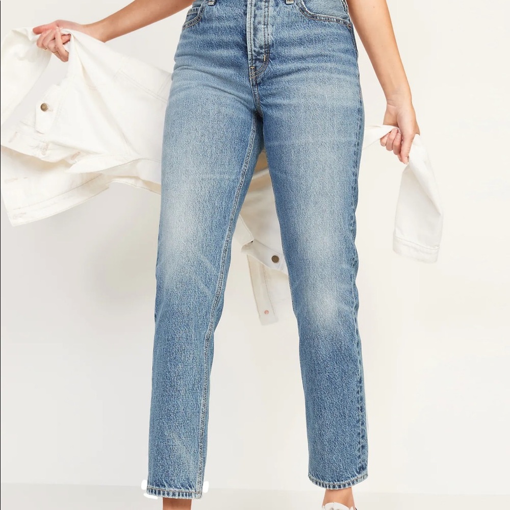 Sky-Hi Old Navy Straight Leg Jeans. NWT size 4